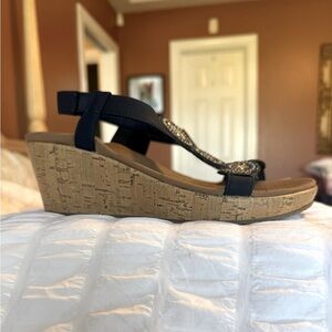 Skechers Luxe Foam Embellished Sandals With Beaded Detail Cushioned Sole Size 7